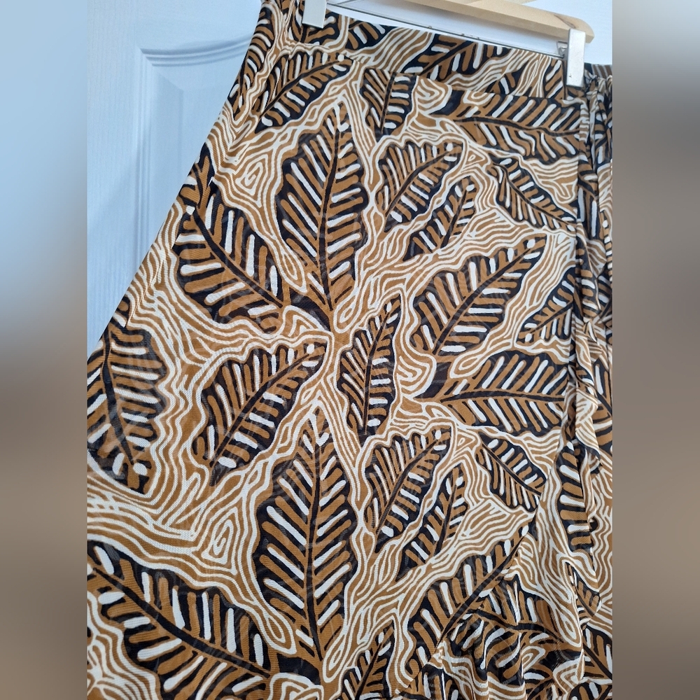 Brown Leaf Patterned Women's Skirt - Picture 4 of 13
